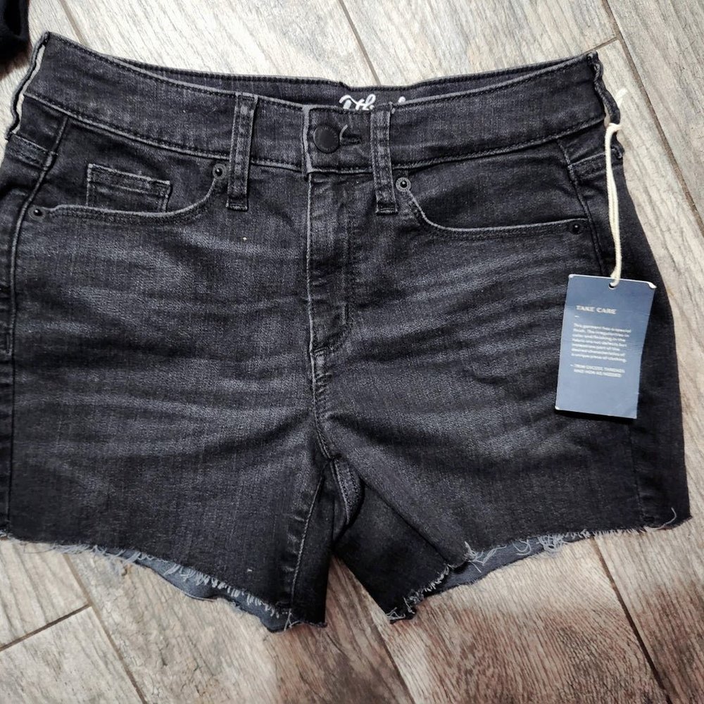 Black Hi Rise MOM JEAN shorts NWT Fits